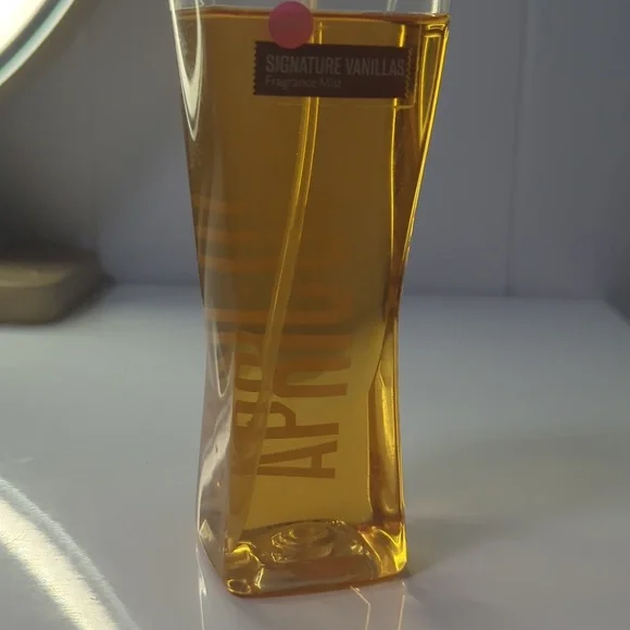 Rare Apricot Signature Vanilla Fragrance Mist with Silver Cap - Picture 3 of 4